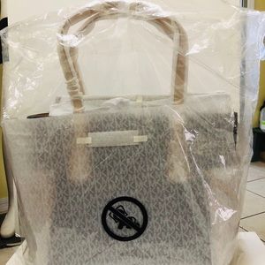 Michael Kors Vogeger New Beautiful Purse Style